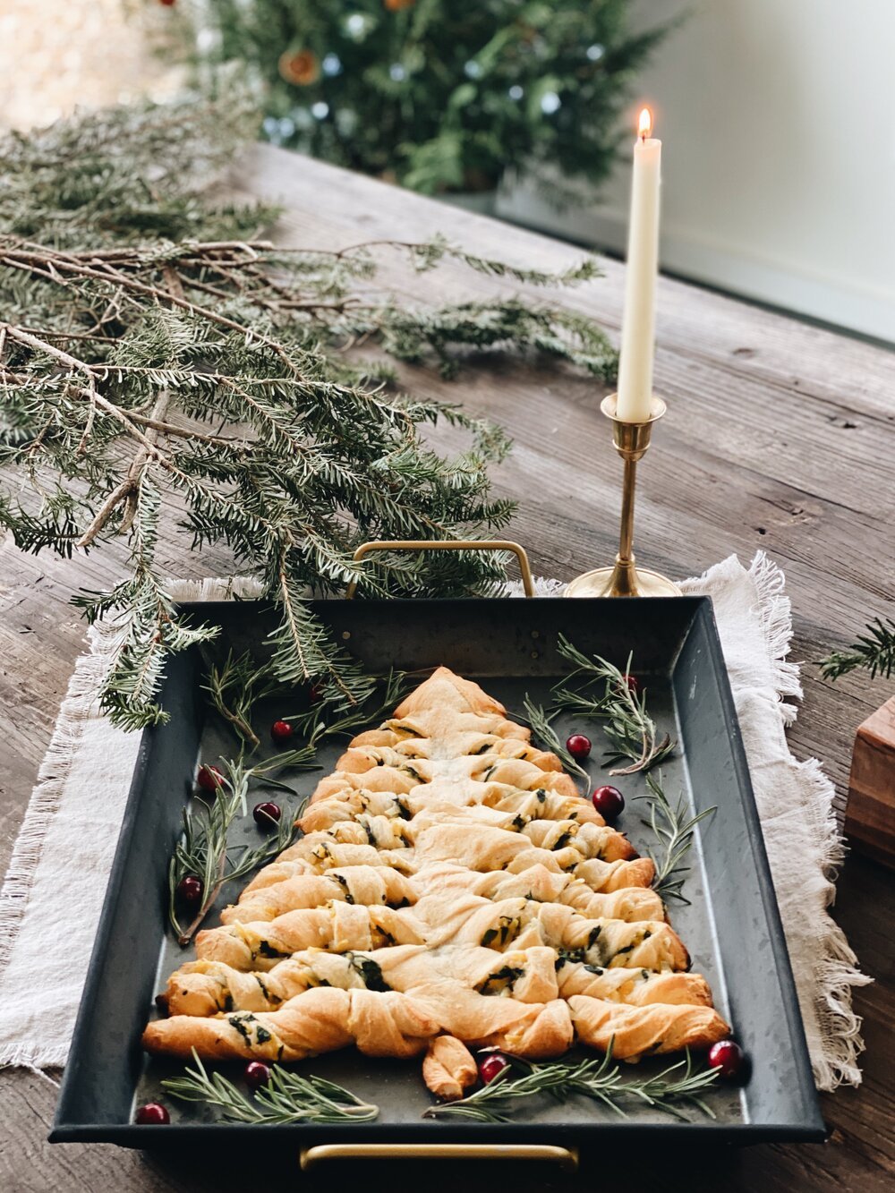 A super easy, super tasty, Christmas Tree Breadstick Appetizer